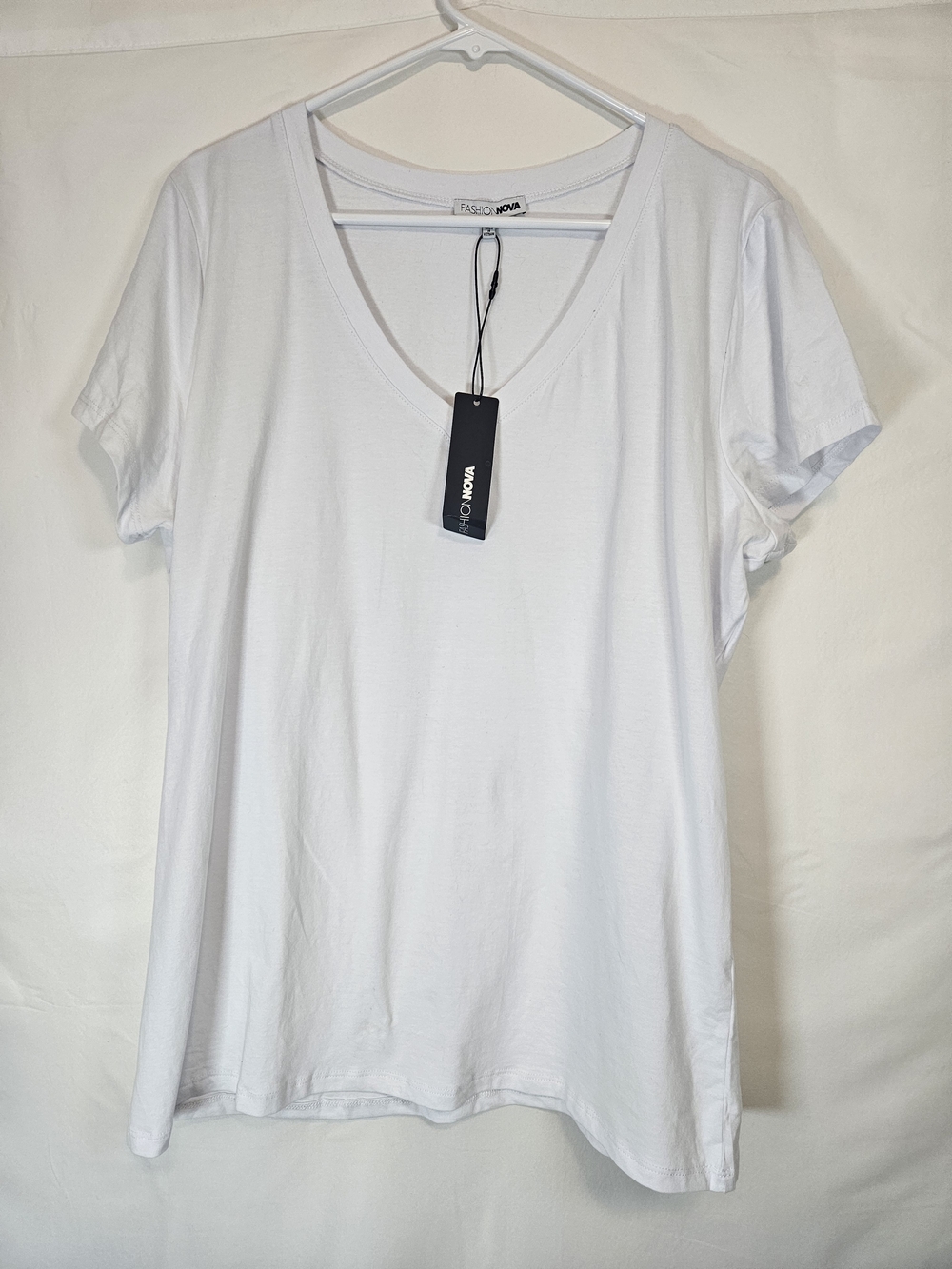 Fashion Nova Women's White V-Neck Short Sleeve Tee Casual Relaxed Fit